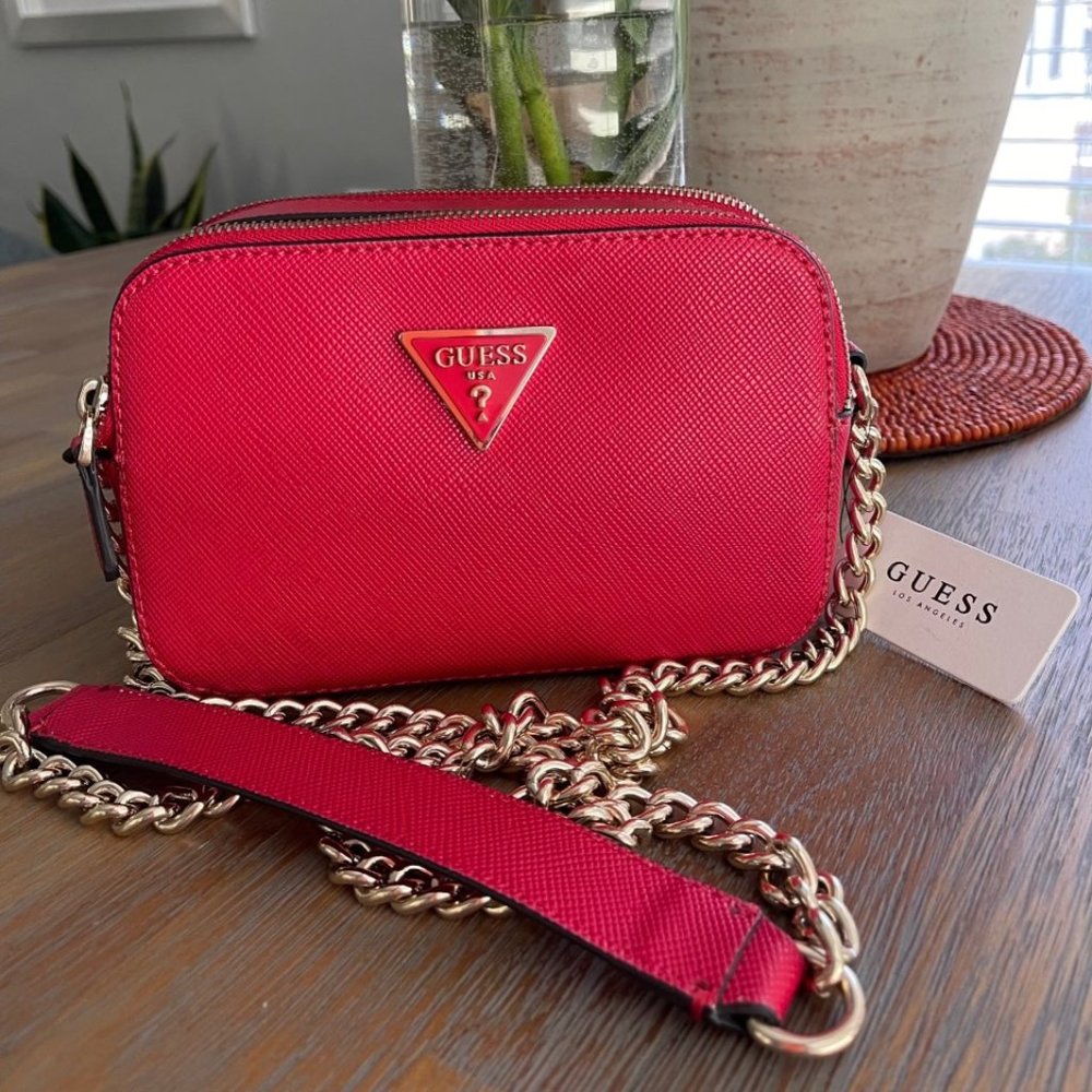 GUESS bag NOELLE brand new Crossbody Camera New Collection RED GOLD Chain